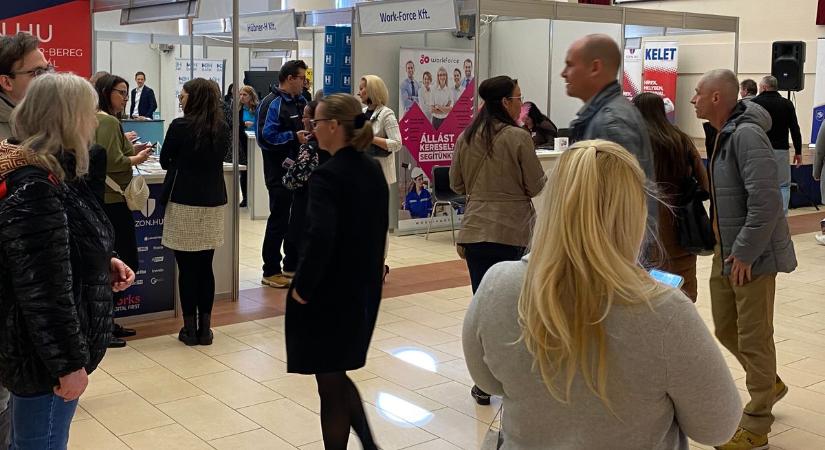Tömeg már a nyitáskor: hatalmas az érdeklődés a nagyszabású Kelet-Állásbörzén!