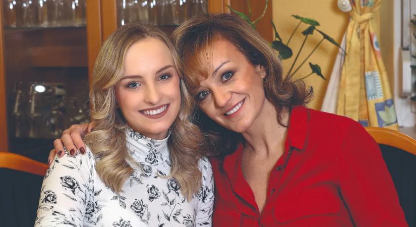 Szandi 49 évesen tudta meg, hogy nagymama lesz – mutatjuk a sztárvilág legfiatalabb nagyszüleit