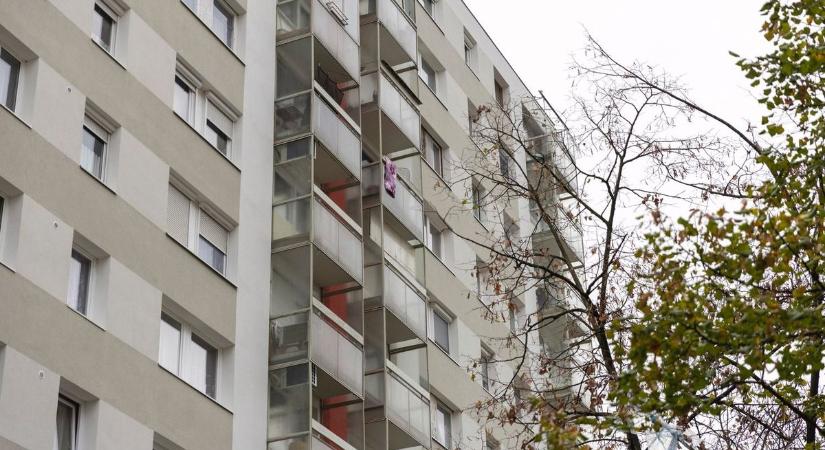 Rosszul viselte a szakítást a debreceni Rómeó, ezt a magánakciót látta sajnos az egész társasház