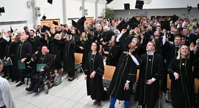 Az Edutus Egyetem 122 hallgatója vette át diplomáját