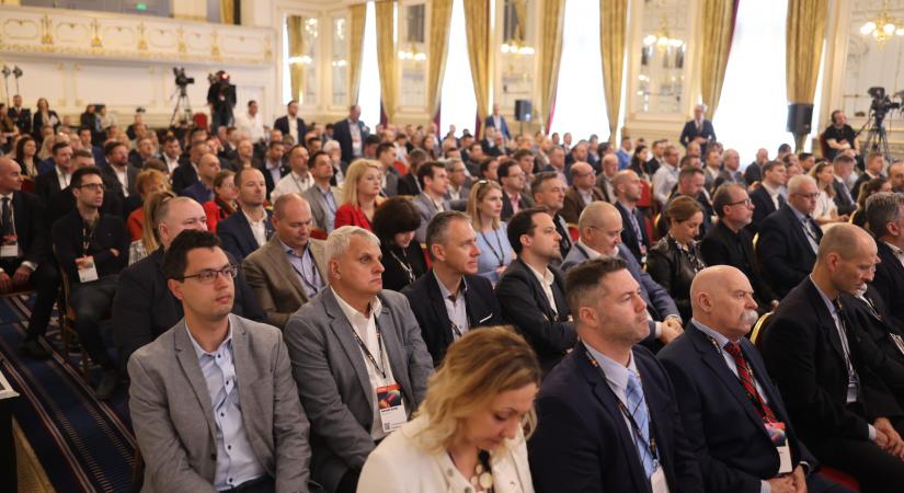 Hogyan törjünk ki az árprésből a profitabilitási válság kellős közepén? – Minden dilemmát kibeszélünk a Portfolio Építőipar 2026-on