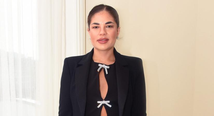 „Te itt dolgozol? Pénzt keresel? Mert én is, képzeld el, várom a miniszter urat” – Gáspár Evelin nagyon nem akart válaszolni a HVG riporterének kérdéseire