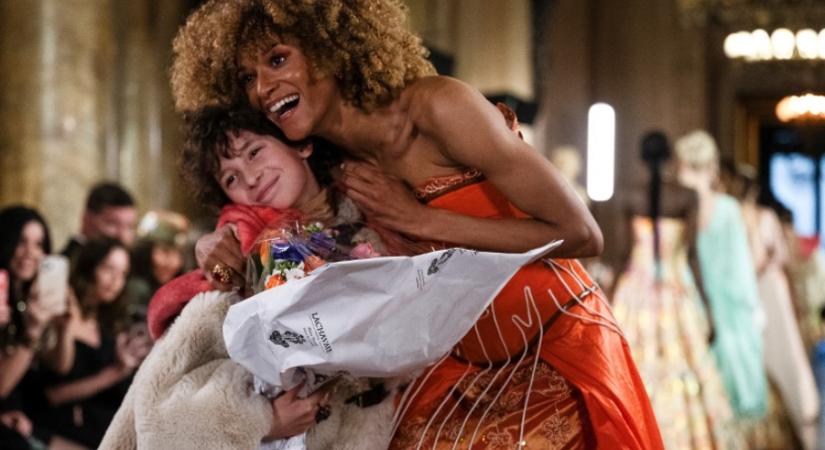 Történelmet írt Max Alexander, a 10 éves tervező a Párizsi Divathéten mutatta be mesés kollekcióját