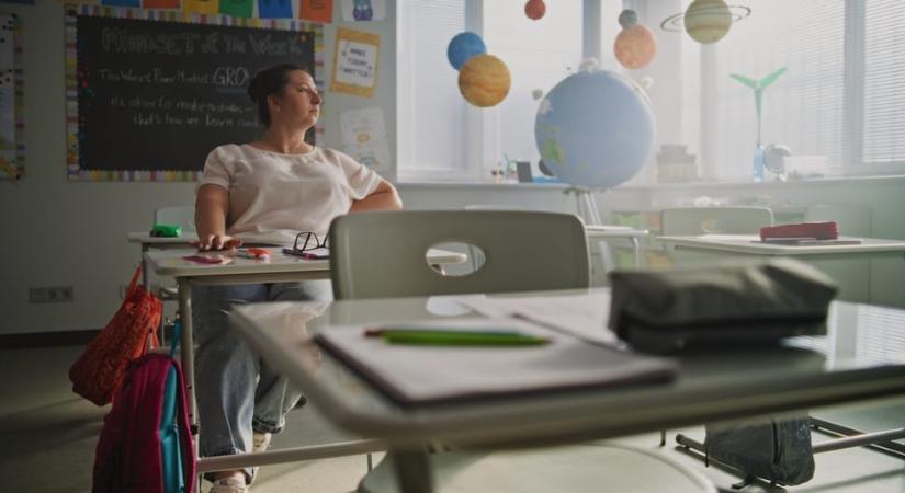 Hét év alatt háromszorosára nőtt a túlórázó tanárok száma