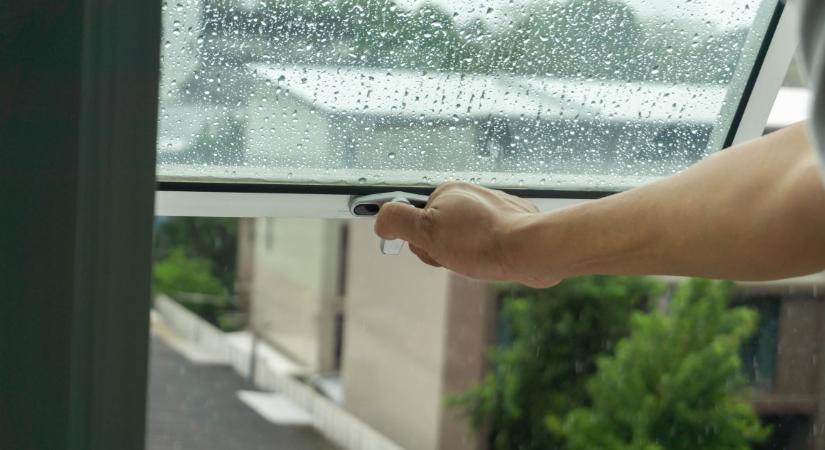 Esőben is érdemes szellőztetni – Ezért nyiss olyankor is ablakot
