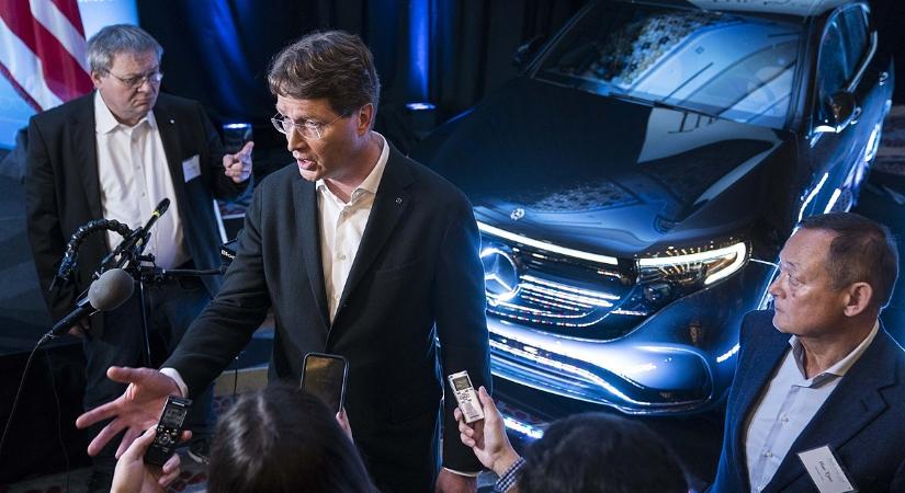 Éles kritika Brüsszelnek: fejjel megy a falnak az Európai Unió, kiakadt a patinás autógyártó vezetője