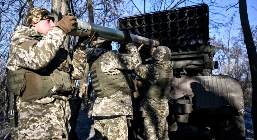 Civilek szabadítottak ki egy kényszersorozott férfit Ukrajnában, úgy, mint egy akciófilmben - mutatjuk!