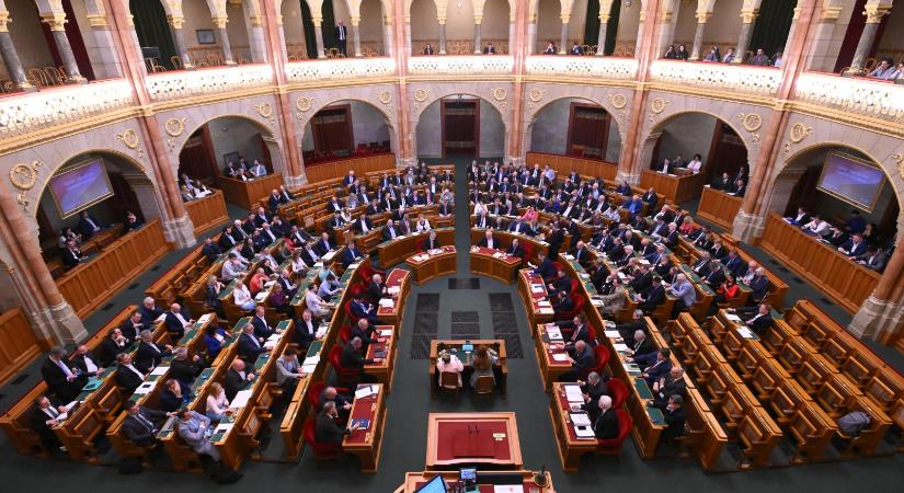 Ukrajna-ellenes döntésekről szóló határozatot fogadott el kedden az Országgyűlés