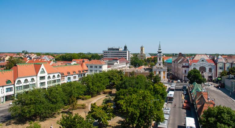 Kecskeméten a lakáshiány és a közlekedés javításának ígérete mozgósíthatja a bizonytalan szavazókat