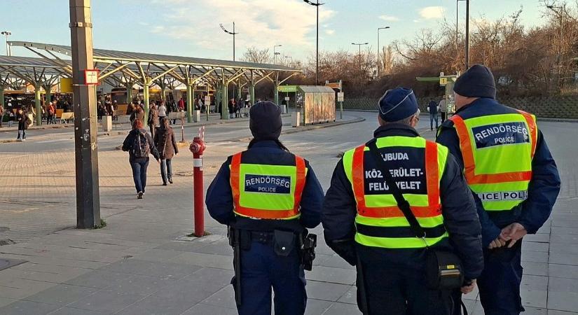 Tömegverekedés tört ki az Etele téren, több sérültet is mentők vittek el