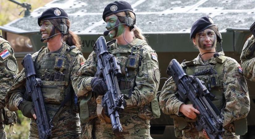 Nagy a hazafiasság Magyarország szomszédságában: a kormányt is meglepte, milyen sokan jelentkeztek katonai kiképzésre