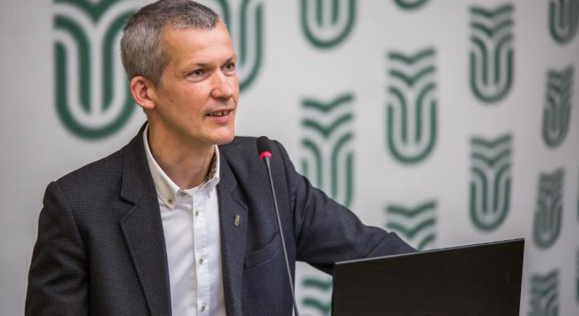 „Kötéltánc” a világ és Erdély között. Tonk Márton a 25 éves fennállását ünneplő Sapientia küldetéséről