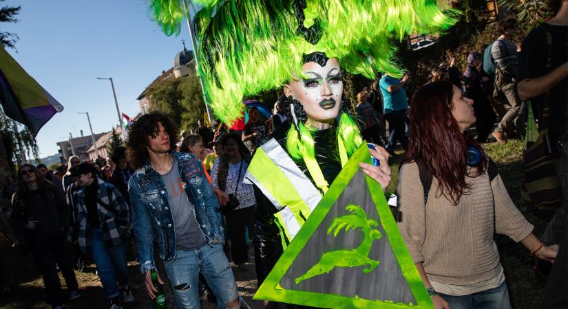 A bíróság felfüggesztette a Pécs Pride-szervező Buzás-Hábel Géza elleni büntetőeljárást