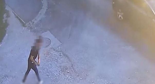 Részegen kövekkel dobálta az autókat egy férfi Borsodban – videó