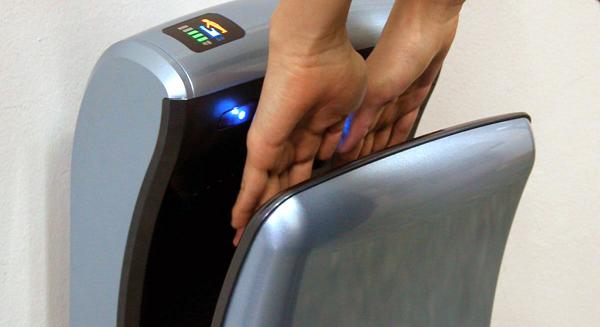 Viszlát papírtörlő, üdv tiszta levegő: Miért érdemes váltani a BIO JET légpengés kézszárítóra?