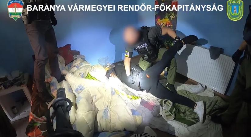 Videón a kommandósok által elfogott királyegyházai bűnöző