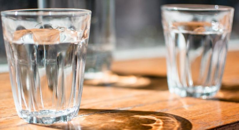 Felejtsd el a kétliteres szabályt – mennyi vízre van valójában szükségünk? Ezt mondják a szakértők