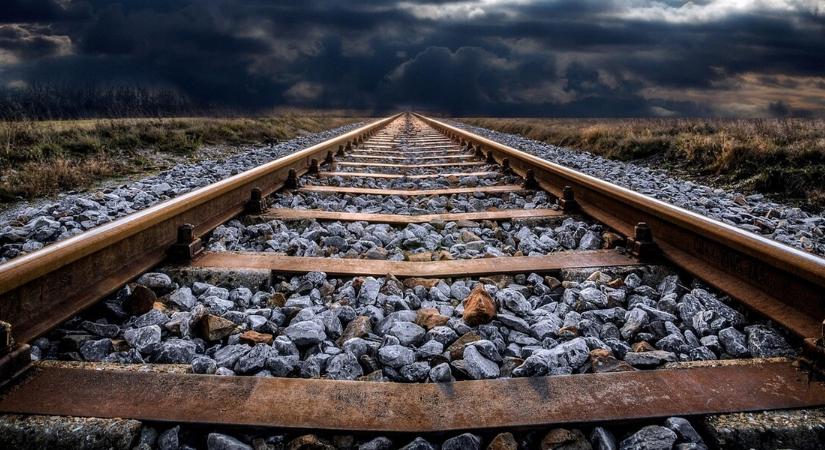 Bénult vasút Debrecen és Nyíregyháza között: Gázolás miatt áll a forgalom, pótlóbuszok jönnek!