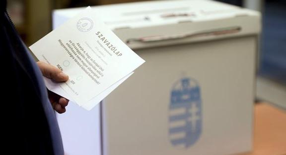 "Az orosz beavatkozás célja Orbánék választási győzelme lehet"