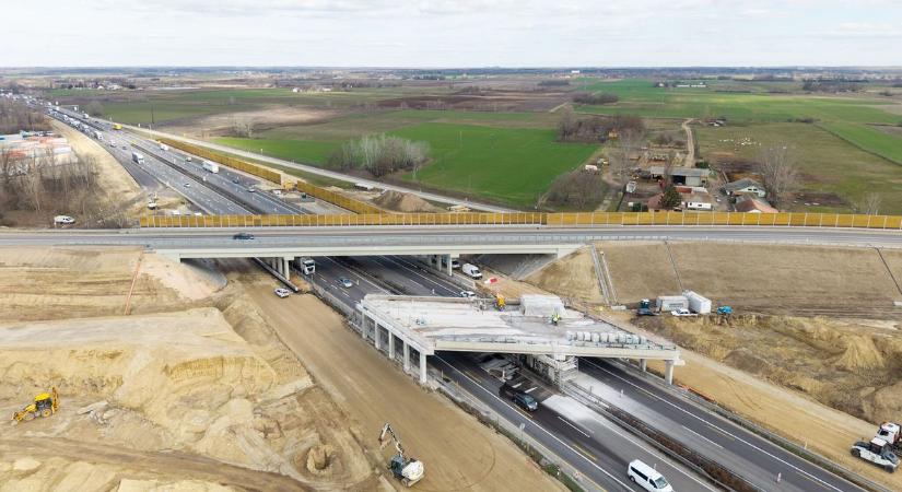 Ma éjjel látványos szakaszához érkezik egy magyarországi autópálya projekt