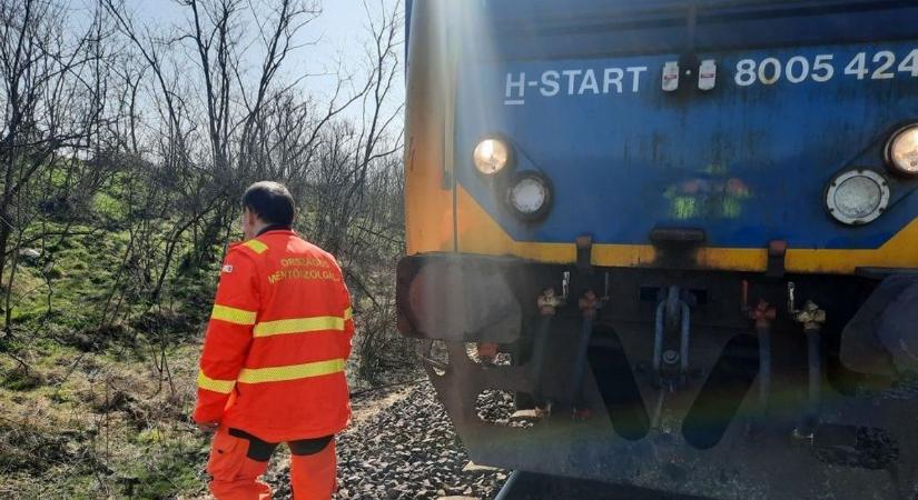 Gázolt a debreceni vonat, egy ember életét vesztette – fotóval!