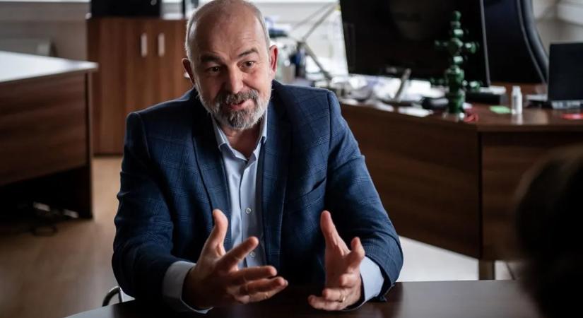 A tiszás Holoda Attila máris támadja a benzin védett árát