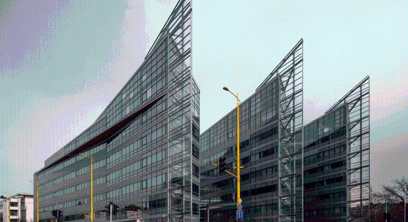 Látványos változásokat hozott a meghatározó budai irodaház felújítása