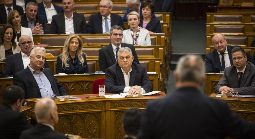 Jámbor: Orbán hátraszólt, ezután felfüggesztették Hadházy mentelmi jogát