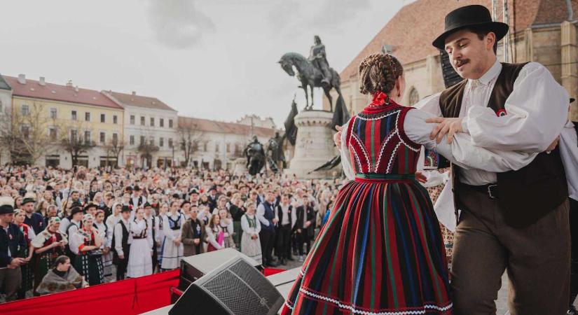 Film, koszorúzás, felvonulás és táncház: így ünneplik március 15-ét Kolozsváron