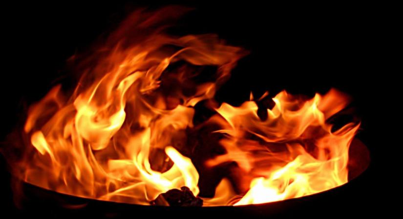 Felgyulladt a szemét egy pápai háznál