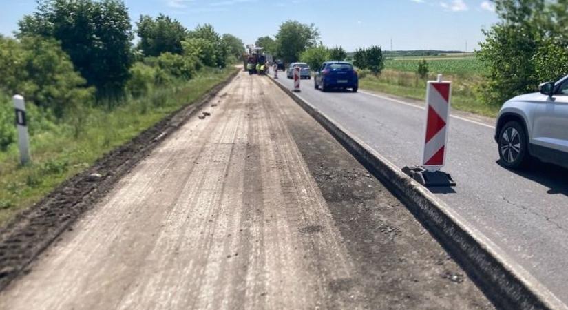 Ezt nem hiszed el: cigarettacsikket is beleőrölnek a betonba