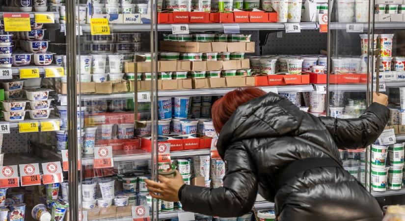 Kétségbeesetten kérik a tejtermelők, hogy csak magyar tejet kínáljanak akciós áron a boltok