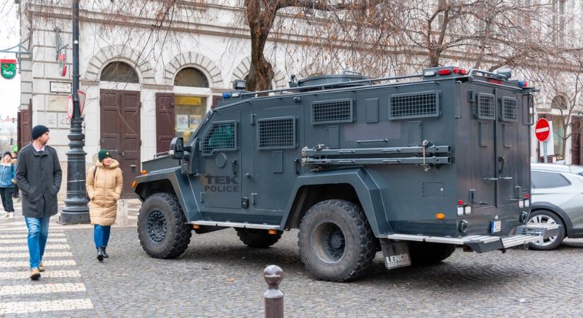 Halállistára került a TEK vezetője az aranykonvoj ügye után