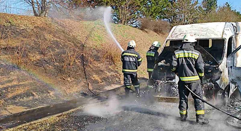 Autó lángolt az M7-esen