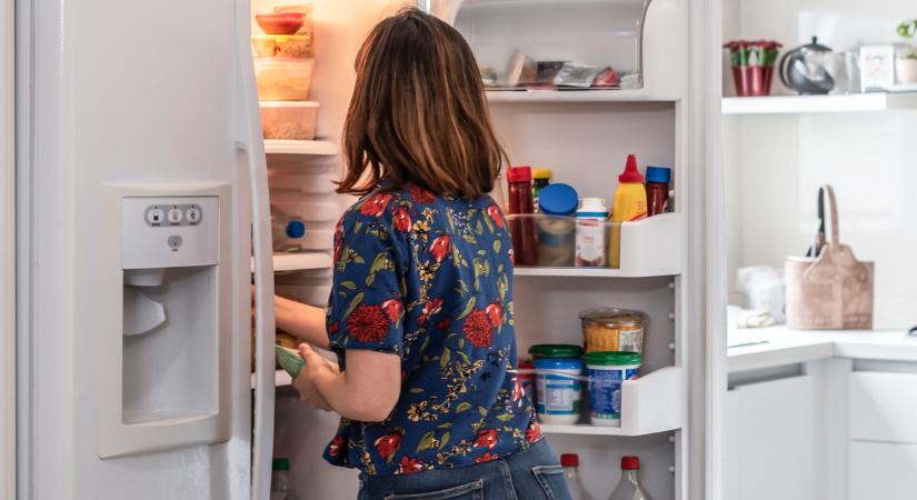 Ez az élelmiszer ott van minden hűtőben: sokan nem sejtik, fertőzött lehet