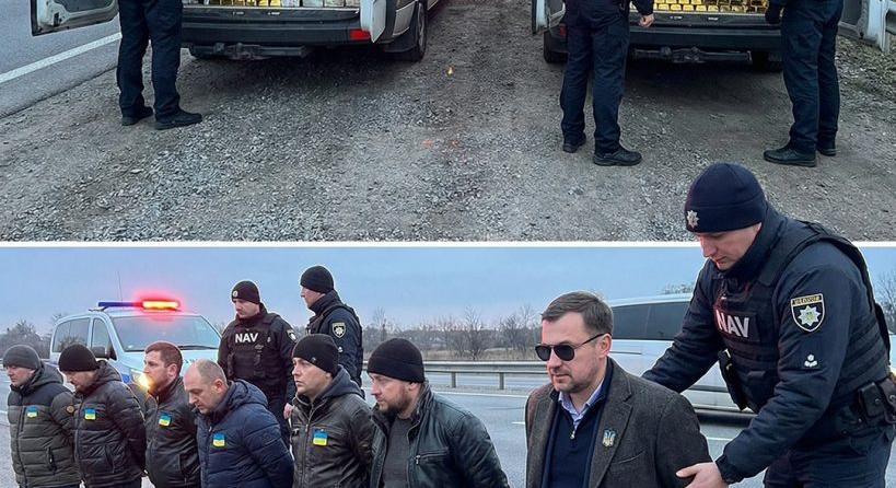 A Ripost olyan „fotót” közölt az ukrán pénzszállítók elfogásáról, amin cirillbetűs Policija felirat maradt a NAV-os egyenruháján