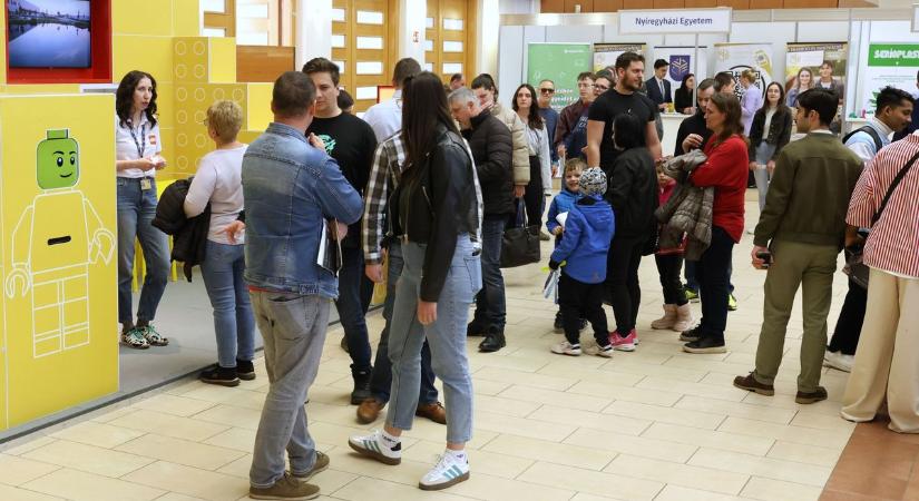 Állások tucatjai egy helyen: hatalmas az érdeklődés és a pörgés a Kelet-Állásbörzén Nyíregyházán