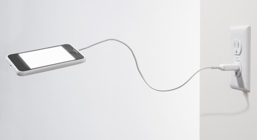 Észrevétlenül tönkreteszi az okostelefonodat, ha ilyen kábelt használsz