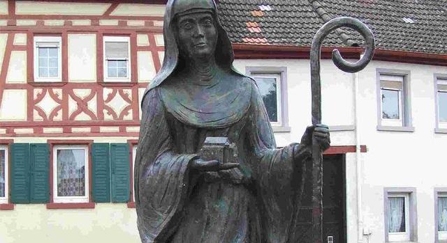 Egy elfeledett költőnő története: Leoba és az angol irodalom kezdetei