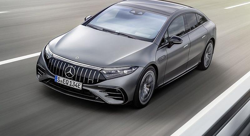 Kemény bírságba futott bele az akkui miatt a Mercedes