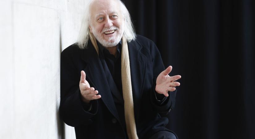 De magyarnak lenni – ez ellen minden erőmmel küzdök – mondja Krasznahorkai László