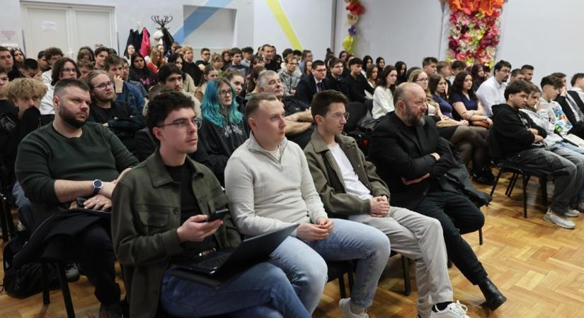 Csaknem száz középiskolás vett részt Debrecen első ifjúsági fórumán: a fiatalok is beleszólhatnak a város jövőjébe