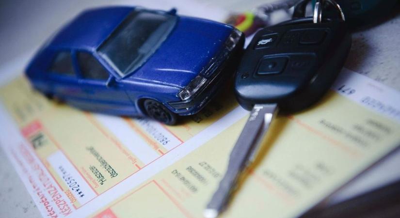 Megkezdte a NAV a gépjárműadó-határozatok kiküldését – sok autósnak többet kell fizetnie az idén