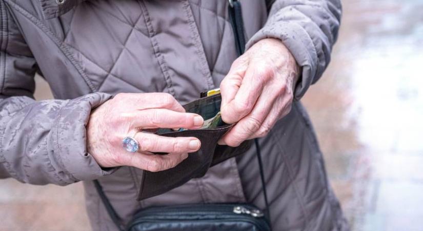 129 ezer forintot kaphatsz nyugdíjasként, ha ez igaz rád: kevesen tudják, hogy megigényelhetik