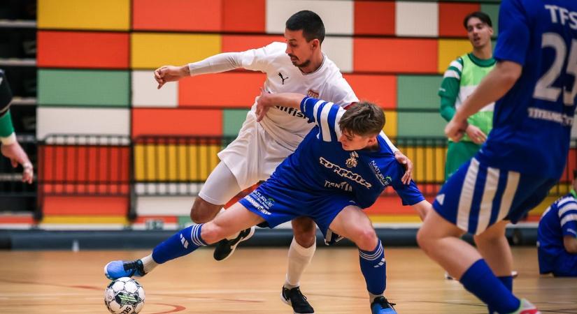 Bravúros kezdés a rájátszás nyitányán