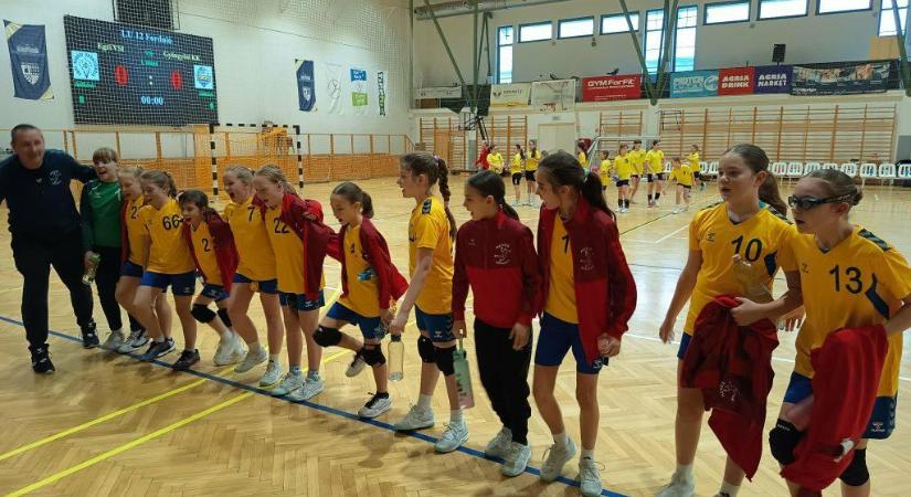 Tovább őrzi veretlenségét az U/12-es leány kézilabda csapat, és a fiúk is sikerrel vettek két nehéz mérkőzést