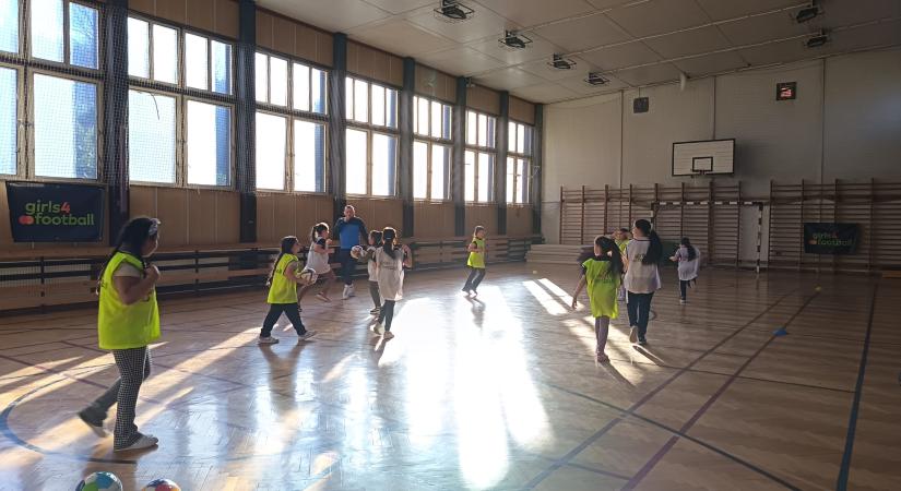 Lányoknak indít készségfejlesztő programot a Mastercard