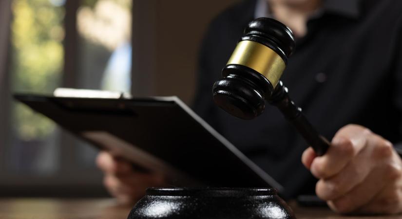 Jogerősen is elítélték a férfit, aki egy rendelőből akart ellopni egy orvosi lézeres szemüveget és egy WC-kefét