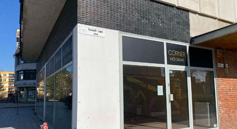 Eltűnt sokak kedvenc ruhaboltja a Kossuth utcáról: kiderült, mi lesz a sorsa (fotók)