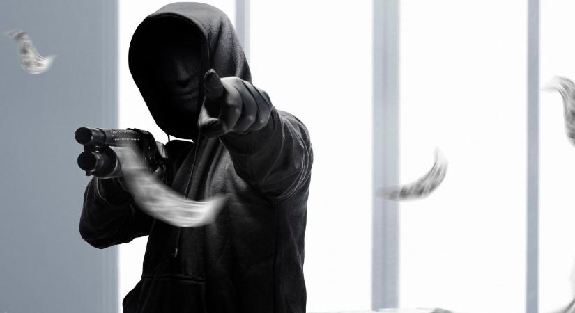 Bankrabló rendőr: 7 és fél év fegyház